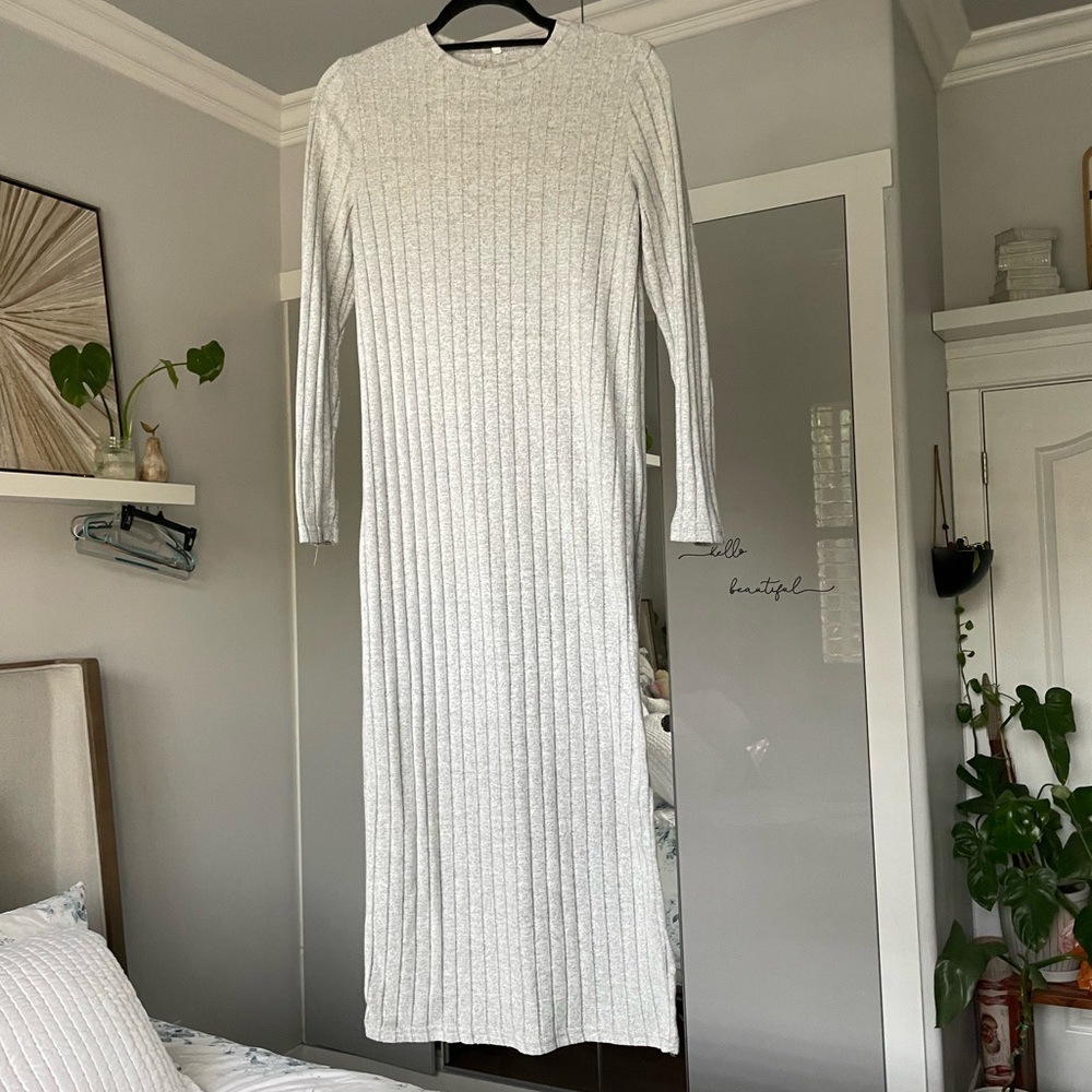 Small Elegant light grey Ribbed Knit Dress